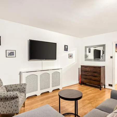 Spacious Ground Floor Apartment - Fab Location
